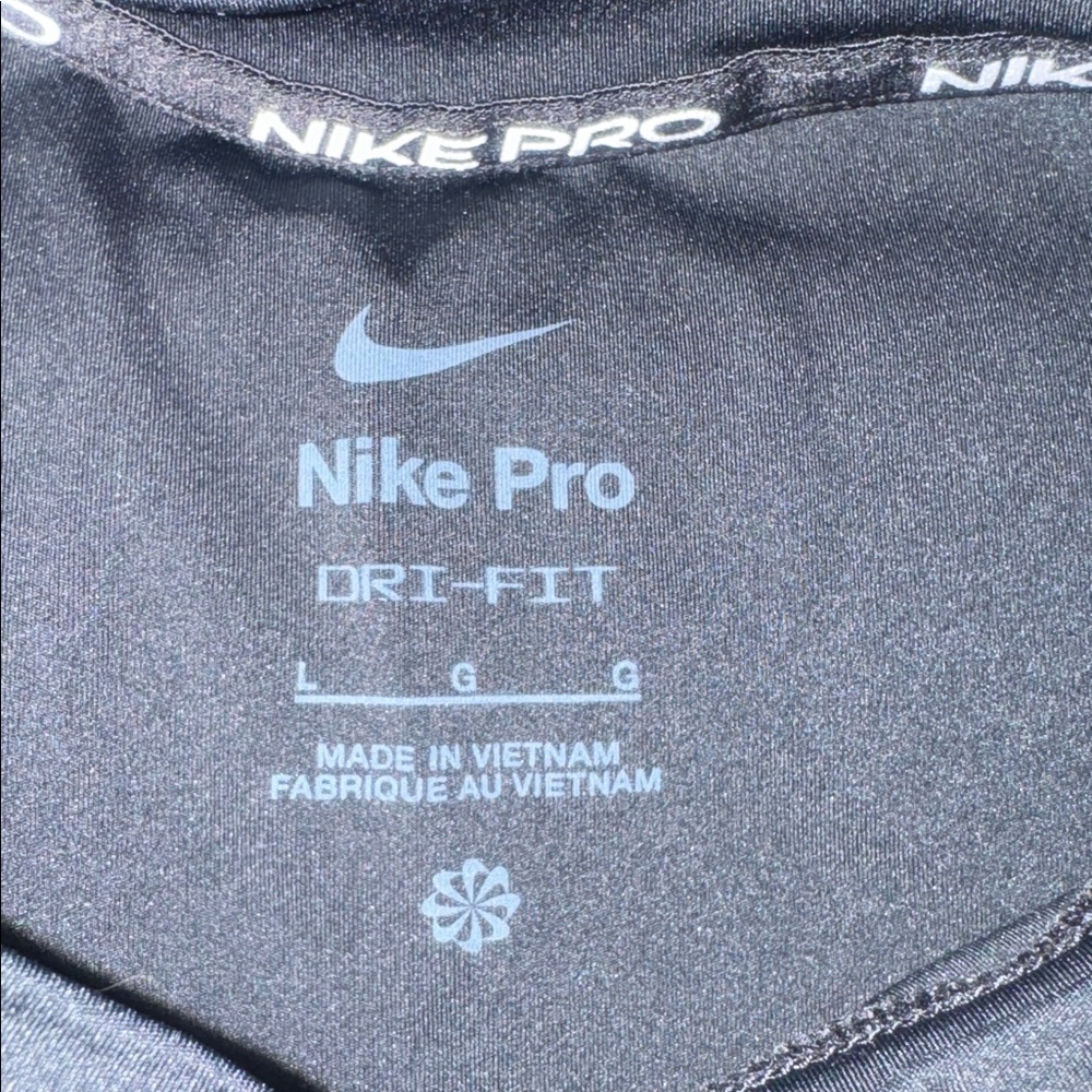 Nike Women's Pro Dri-FIT Short-Sleeve Cropped Graphic Top - Picture 6 of 7